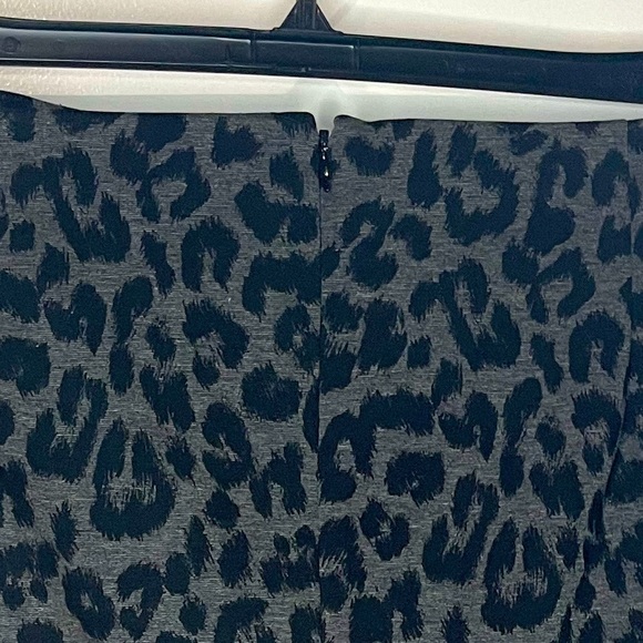 Body By Victoria Cheetah Print Skirt Size 14. Back Zipper. Length 22”. EUC - Picture 4 of 5